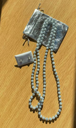 COLLAR GRIS+REGALO PENDIENTES OJO DE GATO