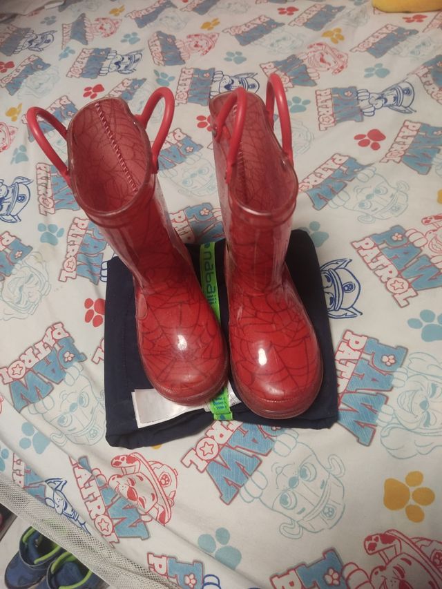 Botas de agua con luces rojas de  Spiderman. N°24