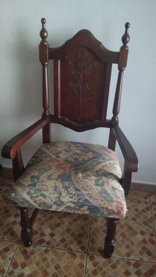 Poltrona in legno massello intagliato