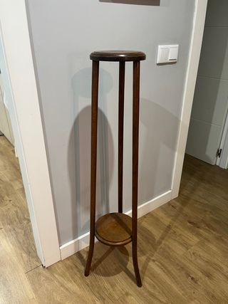 Soporte de madera para macetas