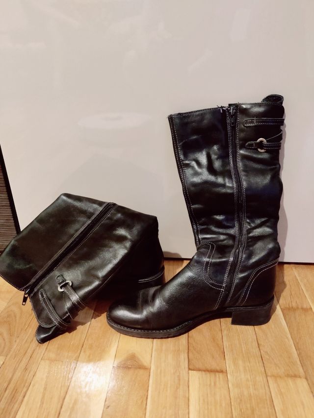 Botas de piel negras