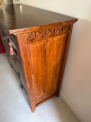 Cómoda de madera Banak, estilo colonial