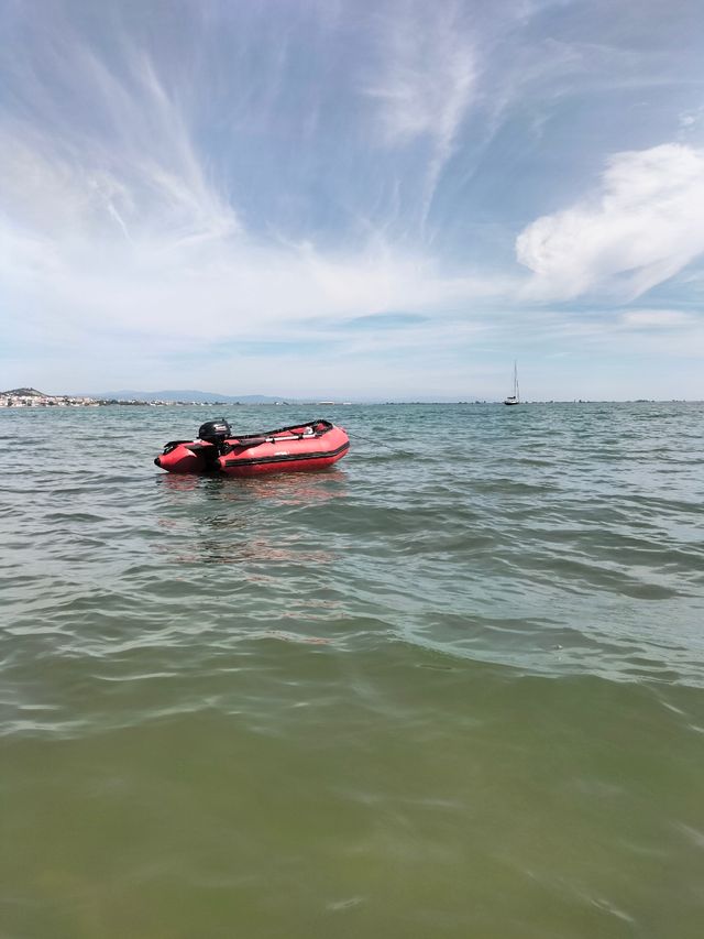 Barca neumatica Ozeam roja con motor