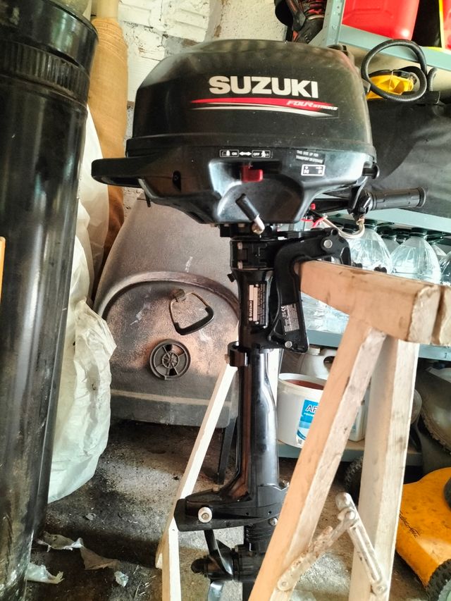 Barca neumatica Ozeam roja con motor