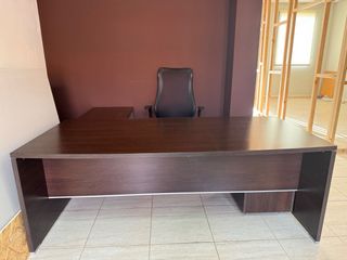 Escritorio y Silla de Oficina
