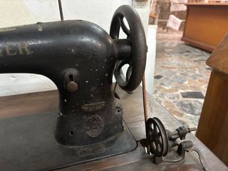 Máquina de coser Singer antigua