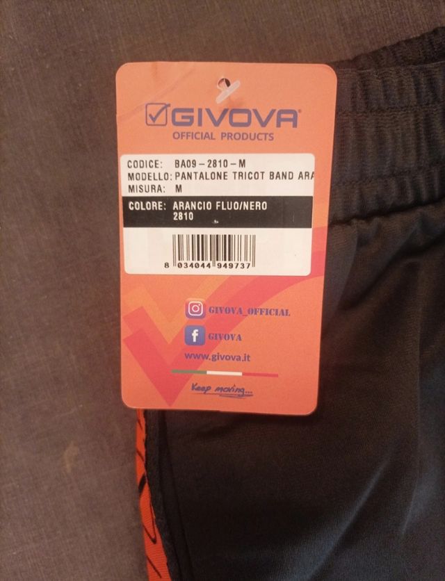 Pantalón deportivo GIVOVA negro con etiqueta