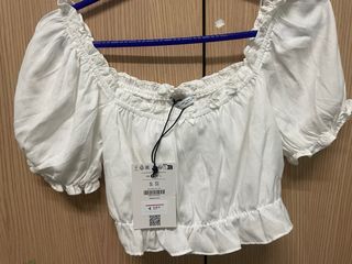 Blusa blanca con volantes