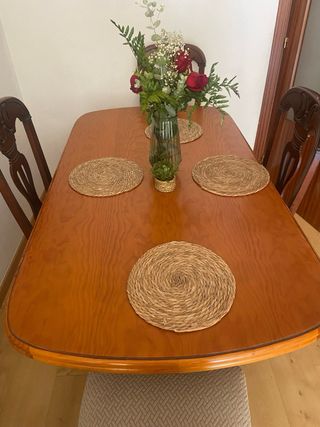 Mesa comedor madera maciza + 4 sillas