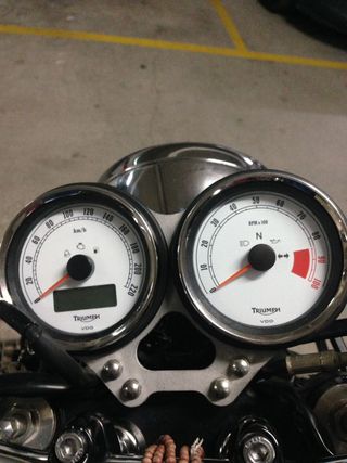 Soporte Cuentakilómetros Bonneville Thruxton