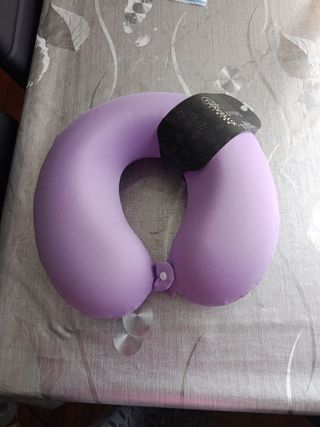 Almohada de viaje portátil morada