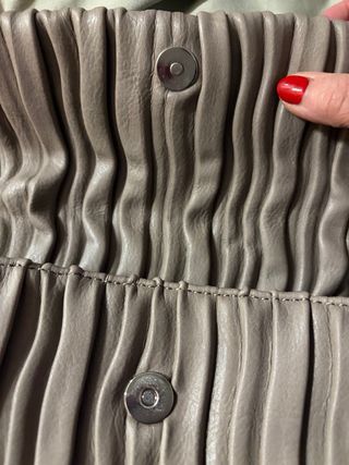 Bolso de hombro gris