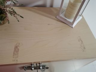 Armario mediano de madera y metal