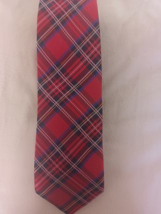 Corbata de cuadros roja