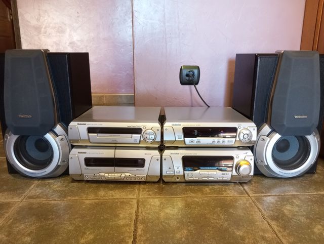 Equipo de Sonido Technics Plata y Negro
