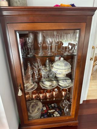 Vitrina madera y cristal
