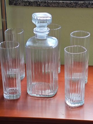 Botella licorera y 5 vasos tubo