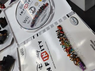 Lote Disney Infinity Wii Juego + Portal + Figuras