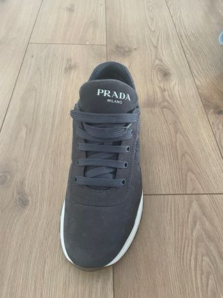 Zapatillas Prada Talla 42-43 de ante Gris