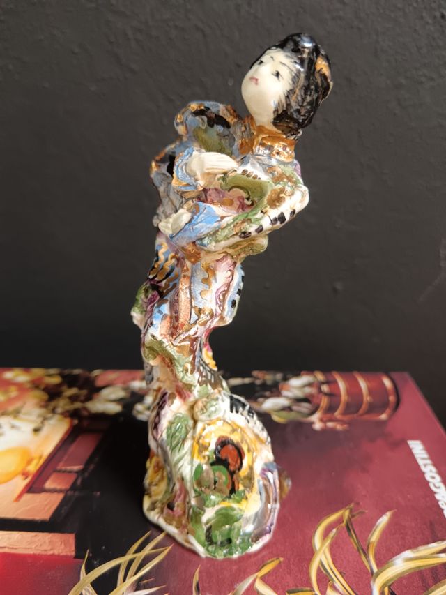 Statuetta antica porcellana