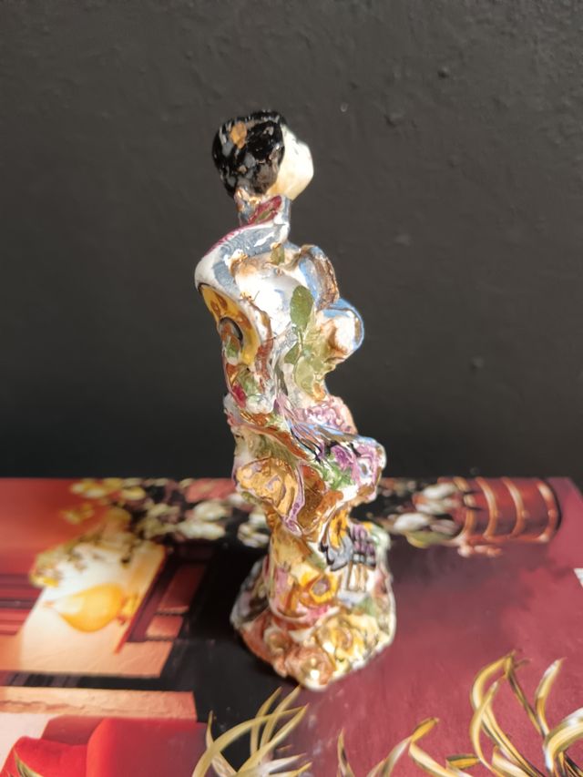 Statuetta antica porcellana