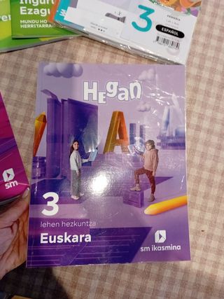 LIBROS NUEVOS  INGLES , LENGUA Y PLÁSTICA