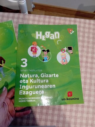 LIBROS NUEVOS  INGLES , LENGUA Y PLÁSTICA