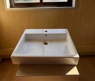 Lavabo de baño blanco