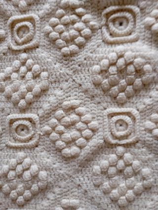 Coperta uncinetto lana beige 
 Piazza e mezza 
