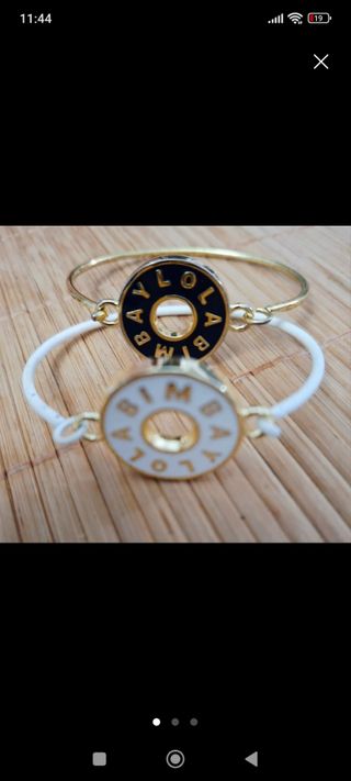 Pulseras Bimba y Lola doradas y negras