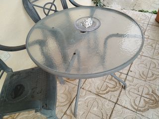 Mesa redonda de jardín con tapa de cristal