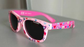 Gafas de sol niña corazón multicolor.