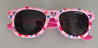 Gafas de sol niña corazón multicolor.