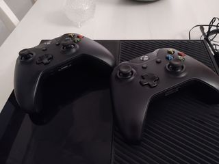  Consola Xbox One + 2 Mandos
