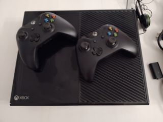  Consola Xbox One + 2 Mandos