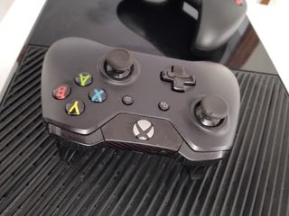  Consola Xbox One + 2 Mandos