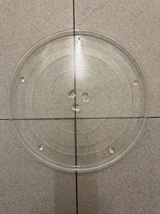 Bandeja de cristal para microondas con las ruedas 