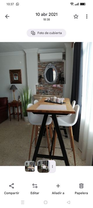 Mesa alta y 4 sillas altas