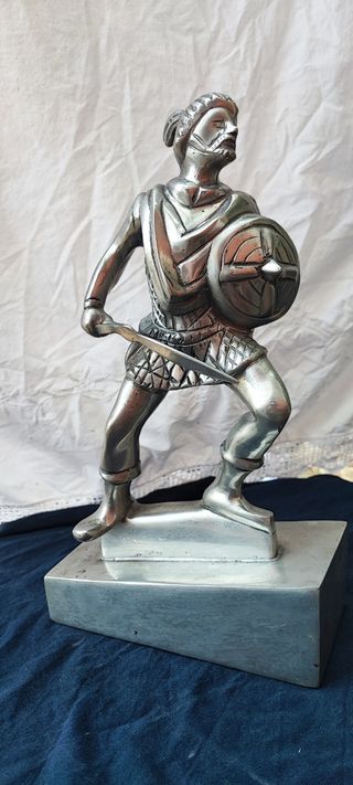 Viriato em estanho maciço