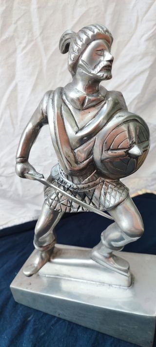 Viriato em estanho maciço