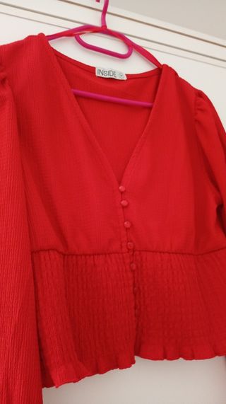 Blusa INSIDE roja con botones