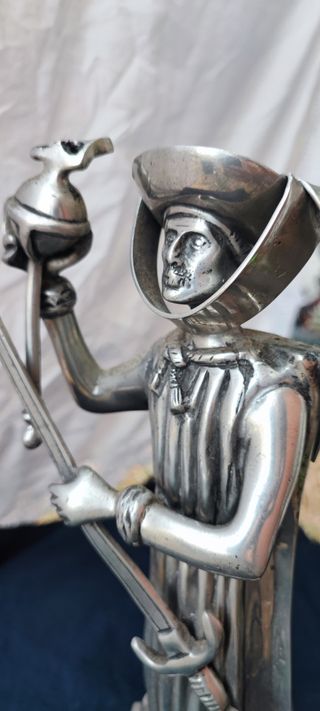 Estátua Infante D. Henrique em estanho