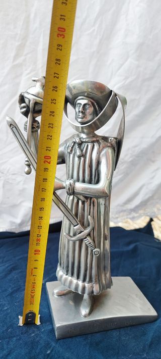 Estátua Infante D. Henrique em estanho