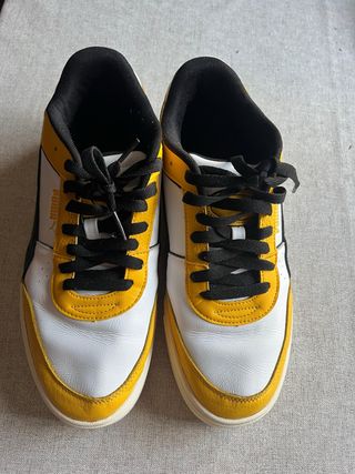 Zapatillas Puma Blancas y Amarillas