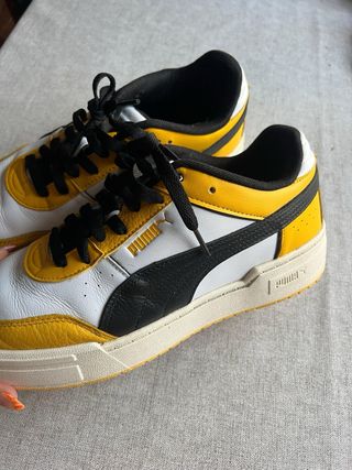 Zapatillas Puma Blancas y Amarillas