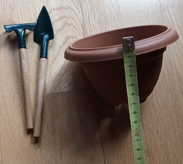 Kit jardinería  pala, rastrillo y maceta. Bonsai