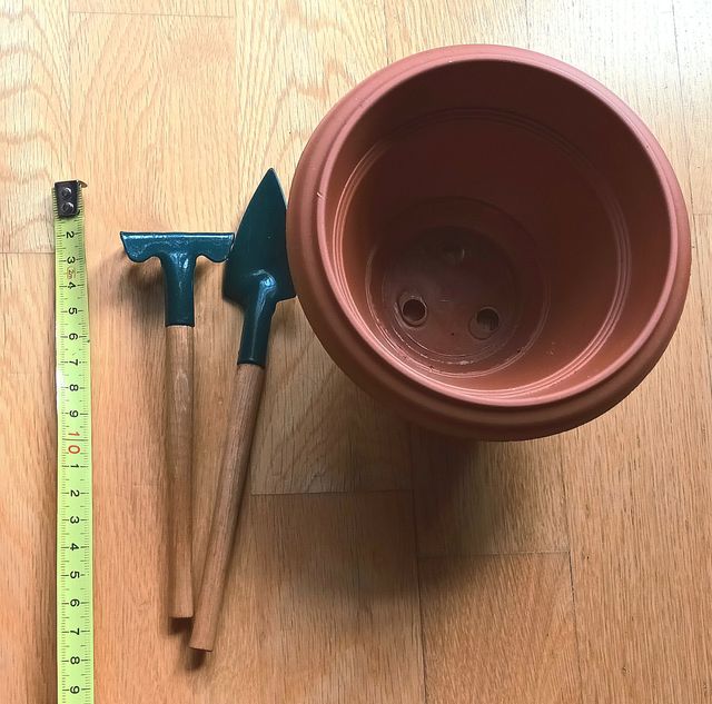 Kit jardinería  pala, rastrillo y maceta. Bonsai