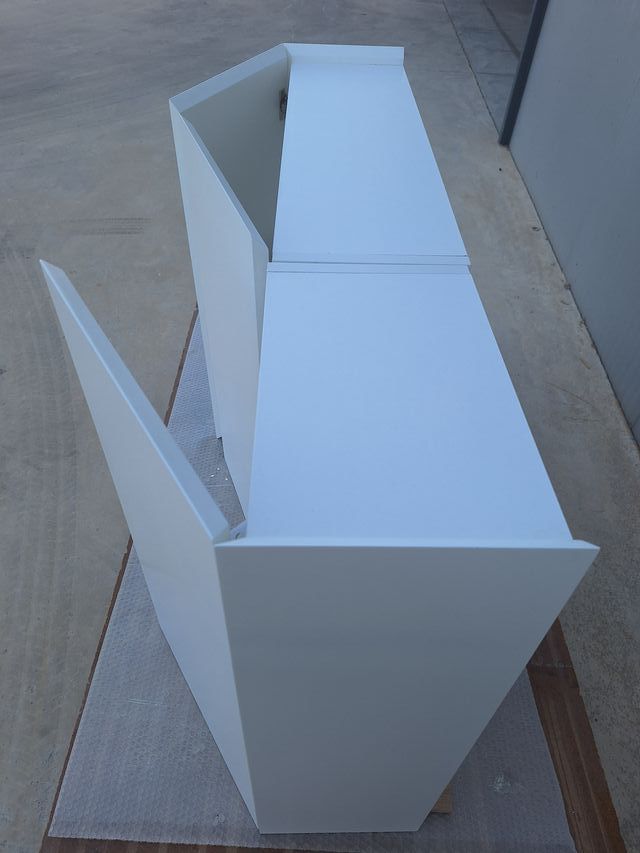 Set di 3 armadi bianchi con ripiani