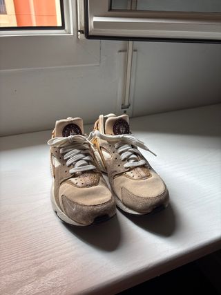 Zapatillas Nike Huarache Talla 43 Beige/Marrón