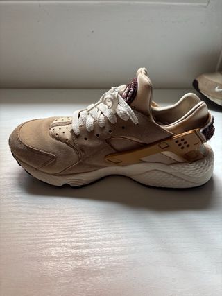 Zapatillas Nike Huarache Talla 43 Beige/Marrón